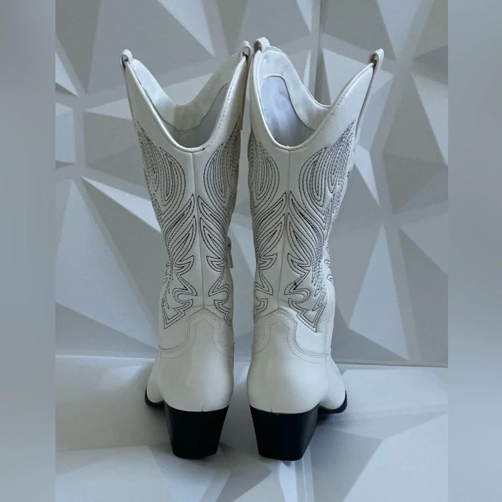 🤍ivory women's boots women’s 
Size: 6 - Picture 4 of 12